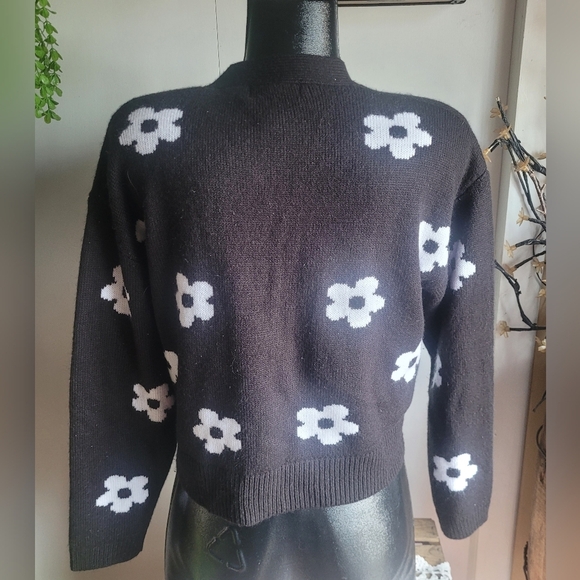 Streetwear Society Black Cropped Cardigan with White Floral Designs S - Picture 6 of 7